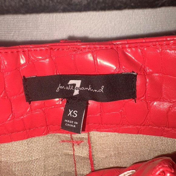 7 for all Mankind pink faux crocodile leather - Picture 3 of 3